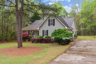 89 Sandpiper Dr in Whispering Pines, NC - Building Photo - Building Photo