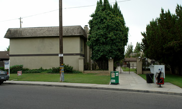 5301 Demaret Ave in Bakersfield, CA - Building Photo - Building Photo