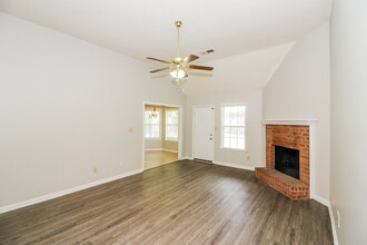7099 Country Walk Dr in Cordova, TN - Building Photo - Building Photo
