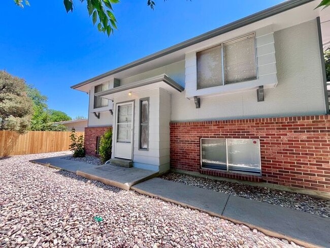 1604 Albany Ave in Loveland, CO - Building Photo - Building Photo