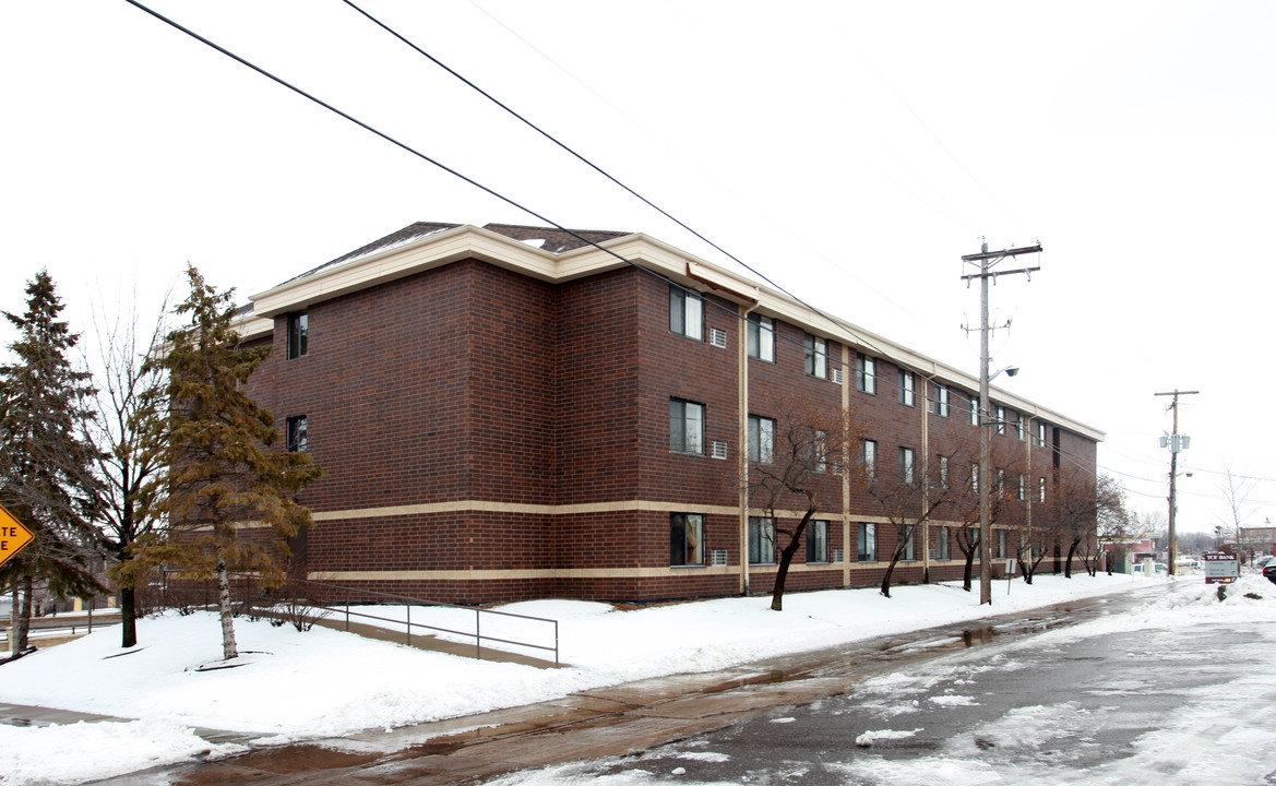 Lilac Parkway Apartments in Minneapolis, MN - Foto de edificio