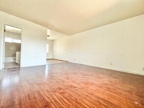 7343 Sepulveda Blvd in Los Angeles, CA - Building Photo - Building Photo