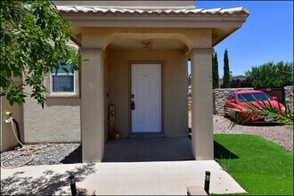 7065 Falling Leaf Cir in El Paso, TX - Building Photo - Building Photo