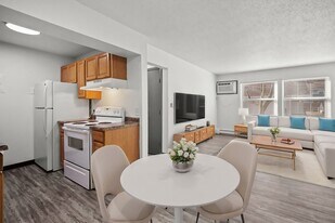 The Grove at Hickman in Des Moines, IA - Building Photo