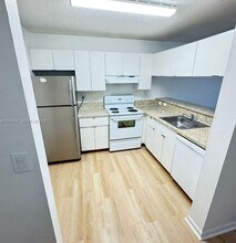 9878 Nob Hill Ln in Sunrise, FL - Building Photo - Building Photo