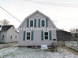 221 E Webster St in Anderson, IN - Building Photo