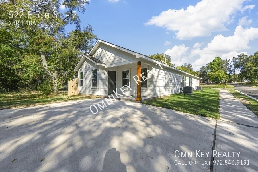 522 E 5th St-Unit -2 in Bonham, TX - Building Photo