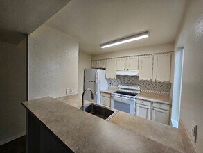 13716 15th Ave NE in Seattle, WA - Foto de edificio - Building Photo