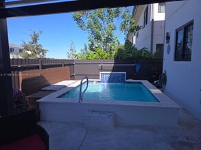249 NW 12th Ct in Florida City, FL - Foto de edificio - Building Photo