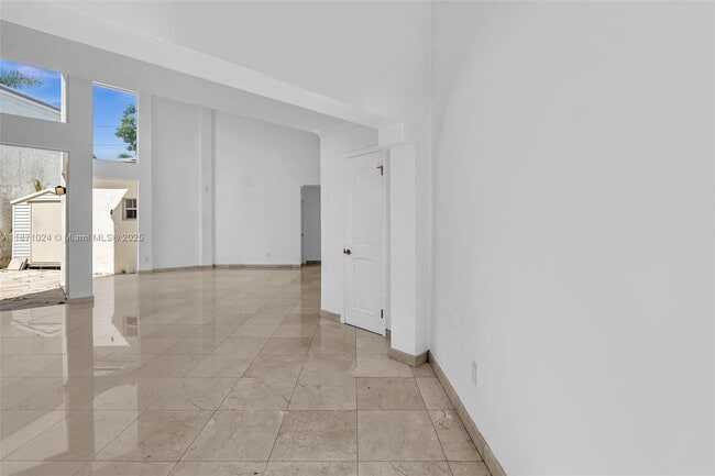 20645 NE 25th Pl in Miami, FL - Building Photo - Building Photo