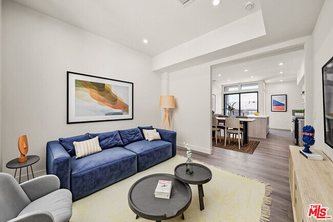 1200 N Orange Grove Ave in West Hollywood, CA - Building Photo - Building Photo