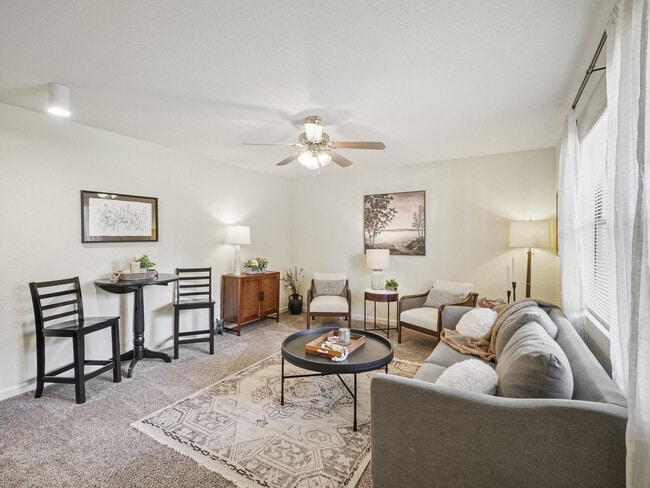 Woodlake Downs in Raleigh, NC - Foto de edificio - Building Photo