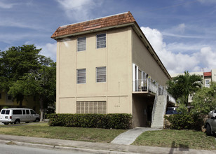 1114 S Douglas Rd in Coral Gables, FL - Building Photo - Building Photo