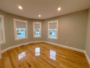 26 Fenwick St in Somerville, MA - Building Photo - Building Photo