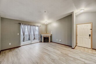 1001 W Casino Rd in Everett, WA - Building Photo - Building Photo