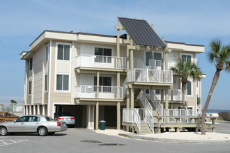 Soundside in Gulf Breeze, FL - Building Photo - Building Photo