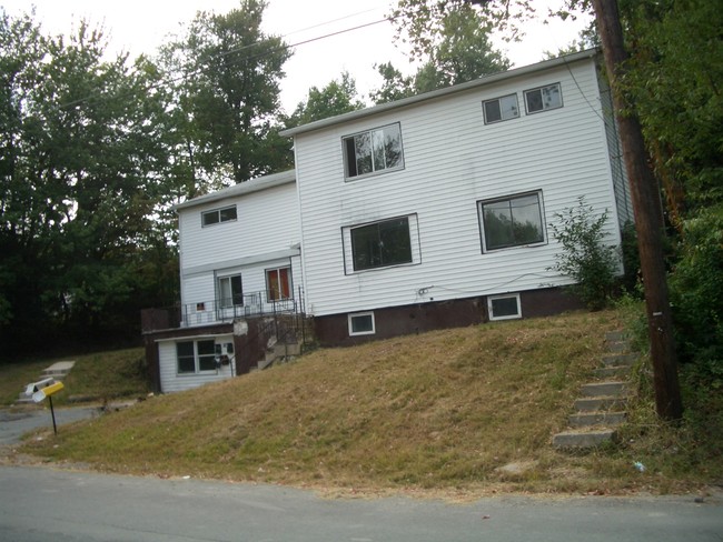 36 York Ave in Monticello, NY - Foto de edificio - Building Photo