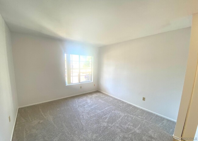 8565 Summerdale Rd in San Diego, CA - Foto de edificio - Building Photo