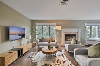 321 Museum Village Rd in Monroe, NY - Building Photo - Building Photo