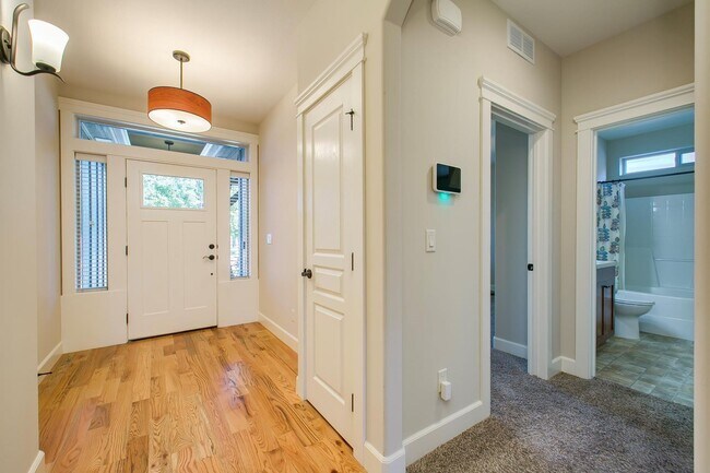 6639 S Red Shine Way in Boise, ID - Building Photo - Building Photo