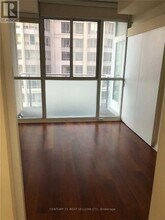 225 Webb Dr in Mississauga, ON - Building Photo - Building Photo