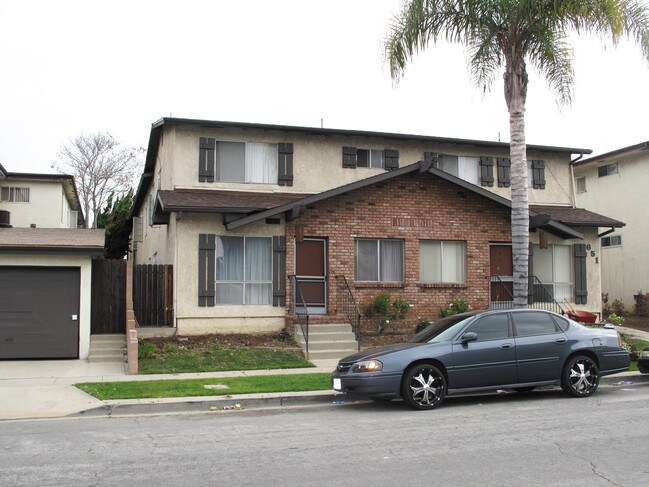 651 E 46th St in Long Beach, CA - Foto de edificio - Building Photo