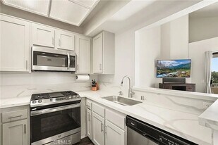 19009 Sherman Way in Los Angeles, CA - Building Photo