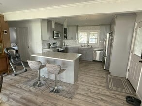 168 Red Maple Dr E in Levittown, NY - Building Photo - Building Photo