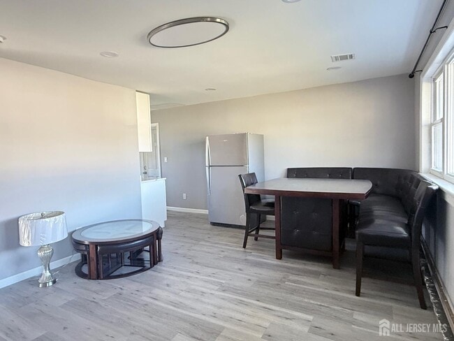 19 Lahiere Ave in Edison, NJ - Building Photo - Building Photo