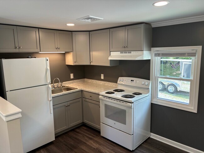 1176 Horseshoe Pike in Downingtown, PA - Building Photo - Building Photo