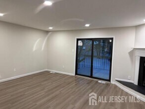 6 Wood Acres Dr in North Brunswick, NJ - Building Photo - Building Photo