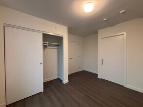 5685 Halley Av in Burnaby, BC - Building Photo - Building Photo