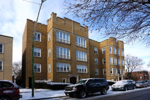 7016-24 N Rockwell St Apartments