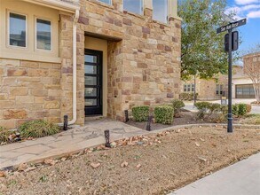 300 Jeffrey David Ln W in Austin, TX - Building Photo - Building Photo