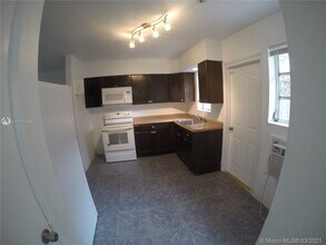 915 NE 16th Terrace-Unit -2 in Fort Lauderdale, FL - Building Photo - Building Photo