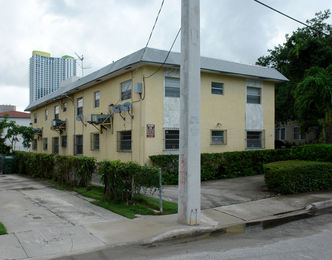 245 SW 11th St in Miami, FL - Building Photo - Building Photo