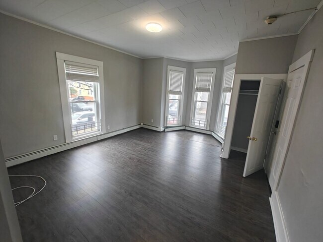 27 Vine St in Haverhill, MA - Foto de edificio - Building Photo