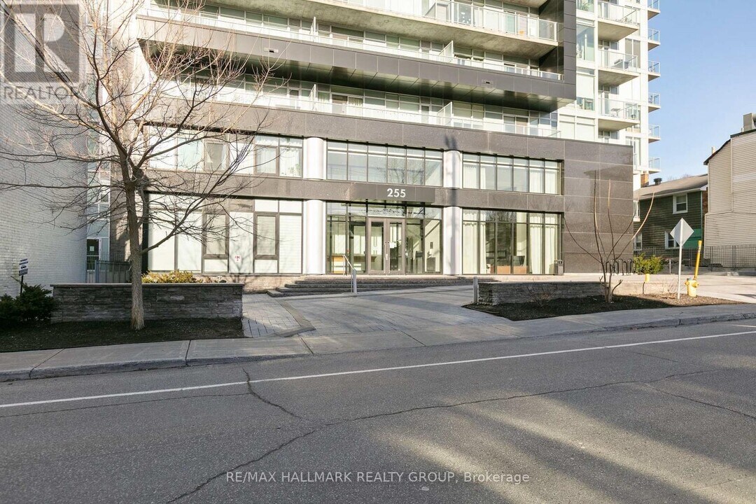 255-255 Bay St in Ottawa, ON - Building Photo