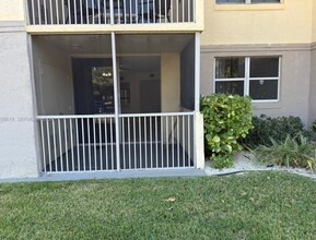8353 Lake Dr, Unit 107 in Doral, FL - Building Photo - Building Photo