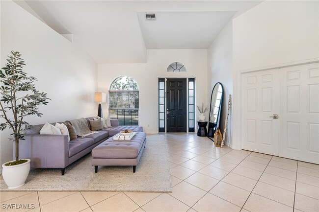 property at 461 Everglades Blvd N