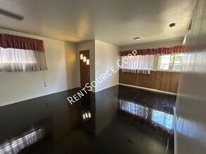 822 W Ave J 9 in Lancaster, CA - Building Photo - Building Photo