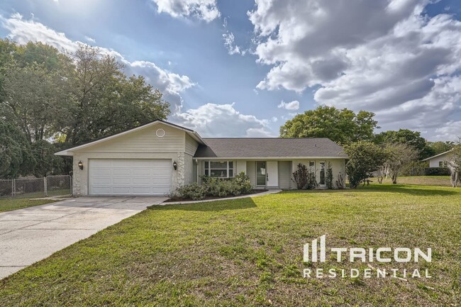 5119 Bernadette Dr in Zephyrhills, FL - Building Photo - Building Photo