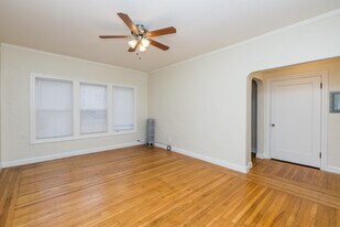 421 Van Dyke in Oakland, CA - Building Photo
