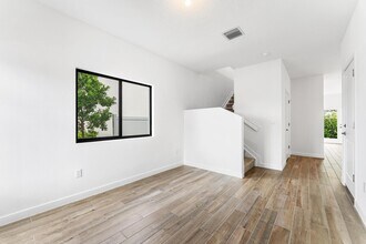 5024 Elderberry St in Haverhill, FL - Building Photo - Building Photo