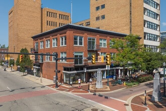 Peregrine Square in Kalamazoo, MI - Building Photo - Building Photo