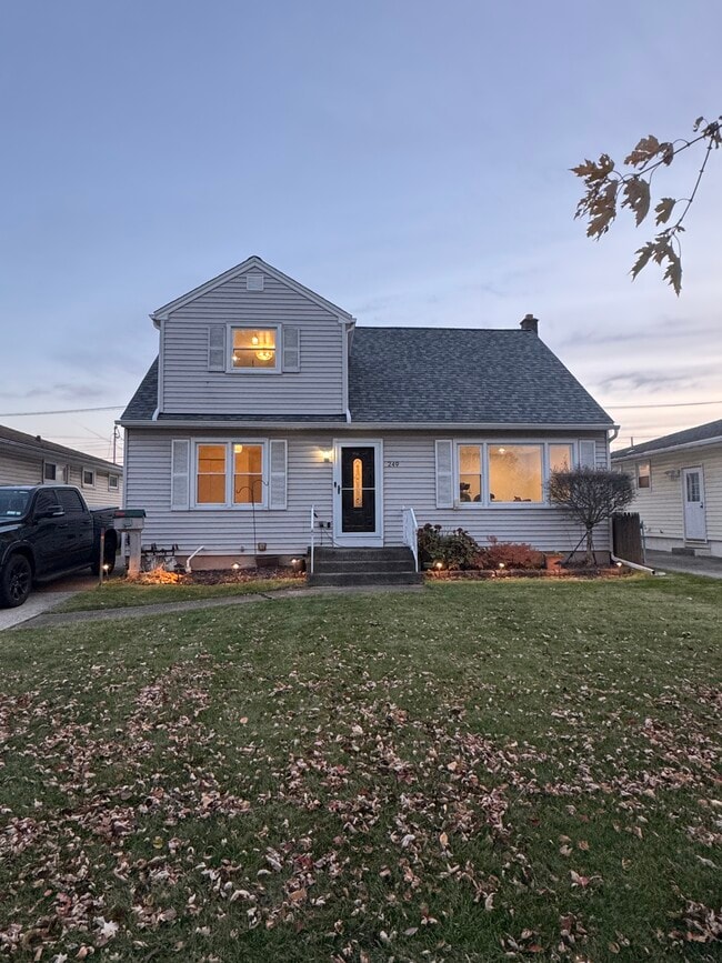 249 Dunlop Ave, Unit Lower