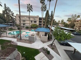 5122 N 31st Way in Phoenix, AZ - Building Photo