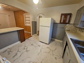 1046 W 1st St, Unit Floor 1 in Oil City, PA - Building Photo - Building Photo