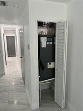 1490 NW 38th St in Miami, FL - Building Photo - Building Photo