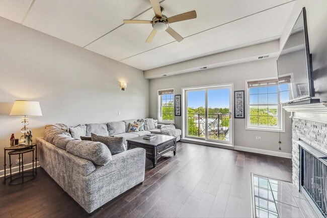 property at 1909 W Diversey Pky